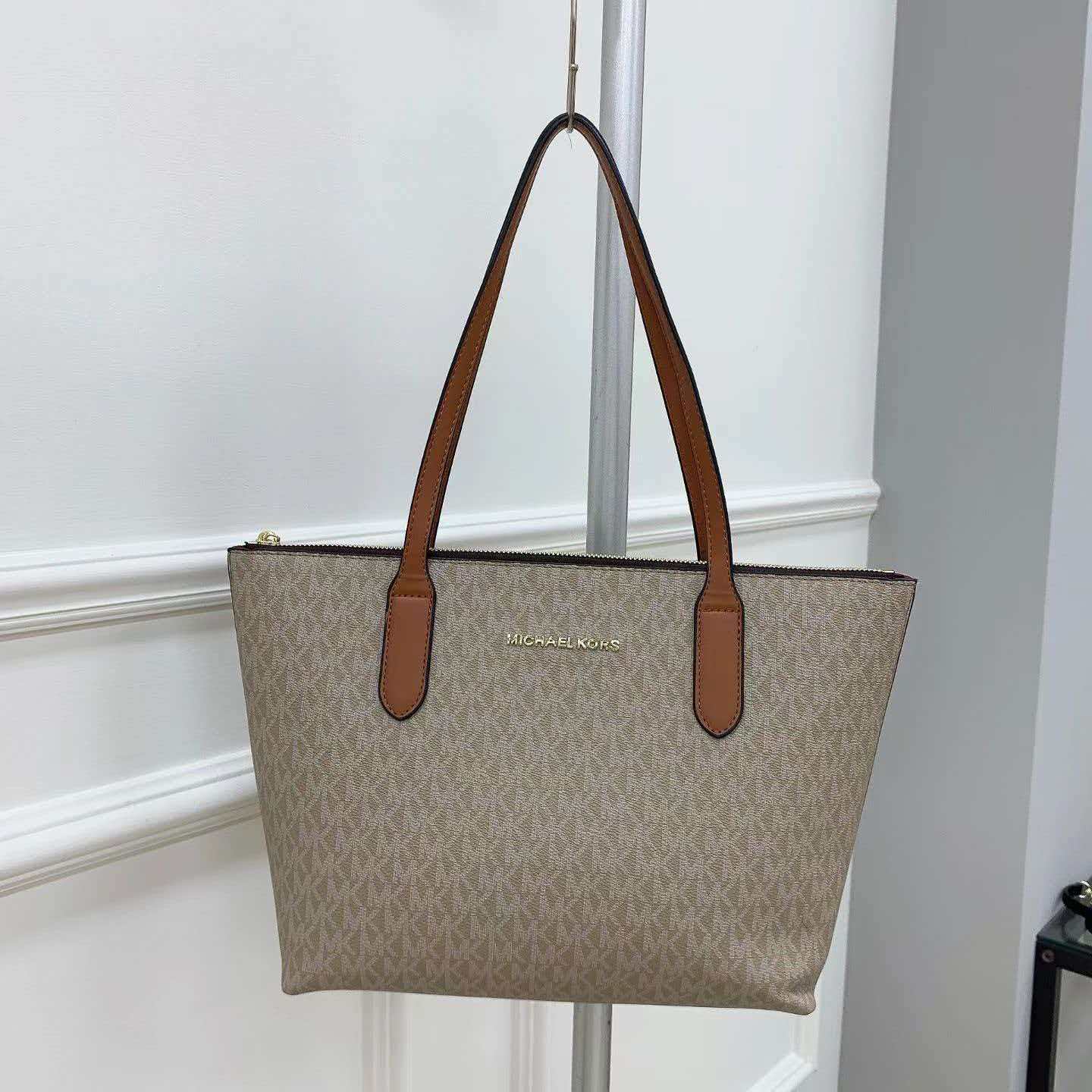 Michael Kors Vincent Printed W - огляд і ціна Women'S Tote Bags Michael Kors